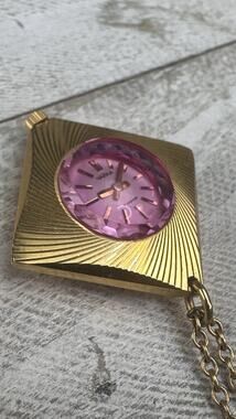 Chaika Soviet USSR Pink Manual 17 Jewel Gold Tone Pendant Watch Necklace Running